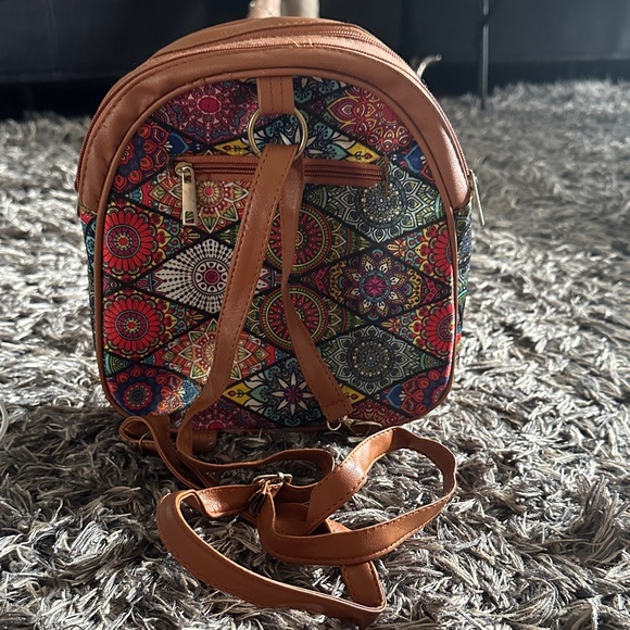 Multicolor Patterned Women's Backpack - Picture 2 of 2